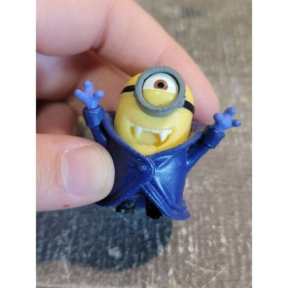 Thinkway Despicable Me vampire Halloween minion toy figure - Picture 2 of 5